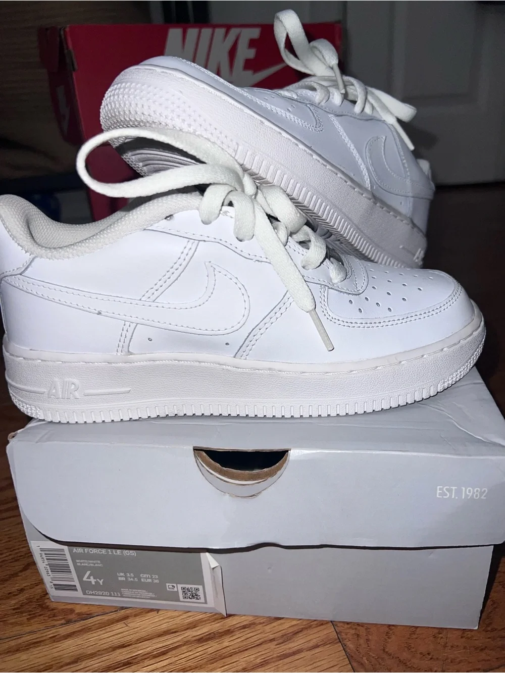 Nike White/Gray Air Force 1 LE (GS) Box Label